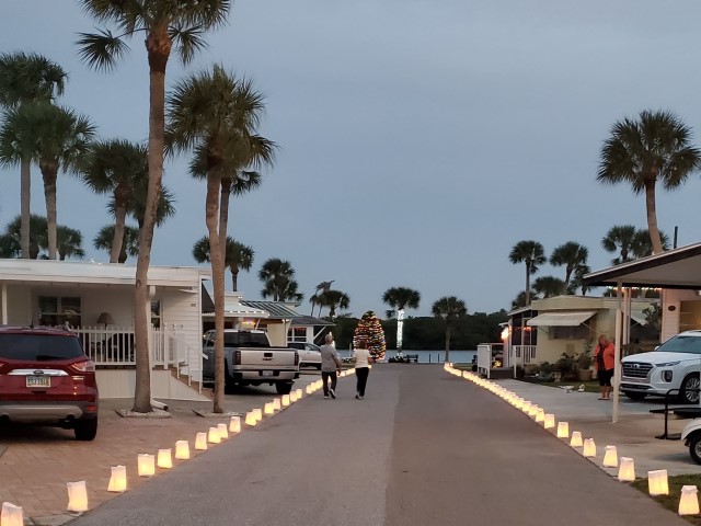 Christmas Eve 2020<br>Photos by Dan McLean - Slide 1