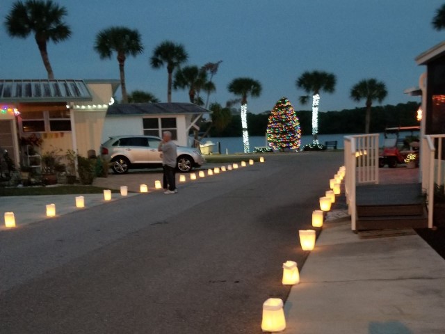 Christmas Eve 2020<br>Photos by Dan McLean - Slide 9